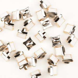 Hovedbilde Square Hvit - 8 mm Resin Knapp