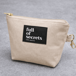 Hovedbilde Full of secrets and snacks - Merkelapp 57x38 mm