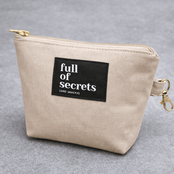 Full of secrets and snacks - Merkelapp 57x38 mm