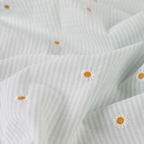 Daisy Stripe Lys Gr&oslash;nn - Seersucker Brodert Bomull
